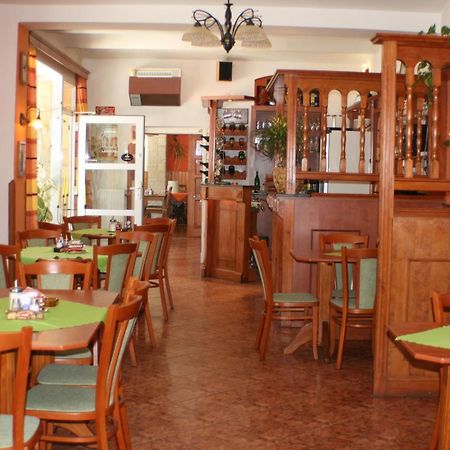 Pension-Restaurace Lugano Hřensko Extérieur photo