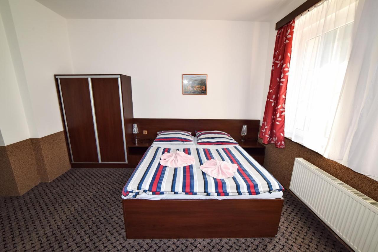 Pension-Restaurace Lugano Hřensko Extérieur photo